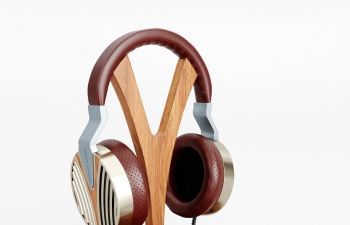 3D有线游戏耳机Y字形木头底座模型