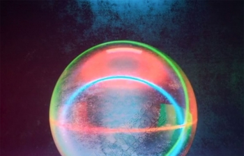 C4D R18漂亮的玻璃水晶球内光线旋转变色动画工程(Octane渲染器)